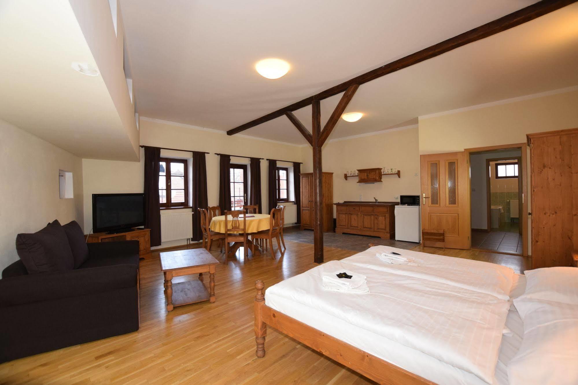 Pension Zamecka Apartma - Castle Apartments Cesky Krumlov Bagian luar foto